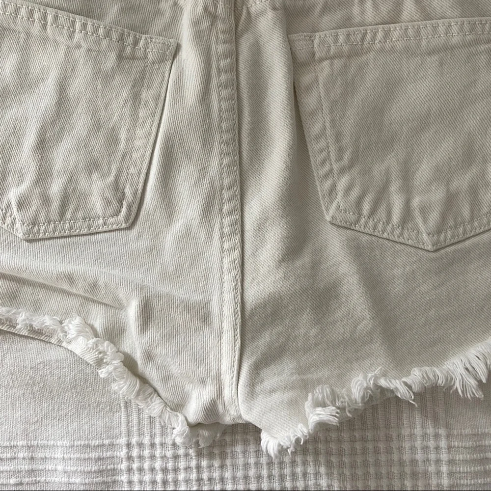 Pre-Loved Brandy Melville White Jean Shorts in Size Small - Picture 4 of 7